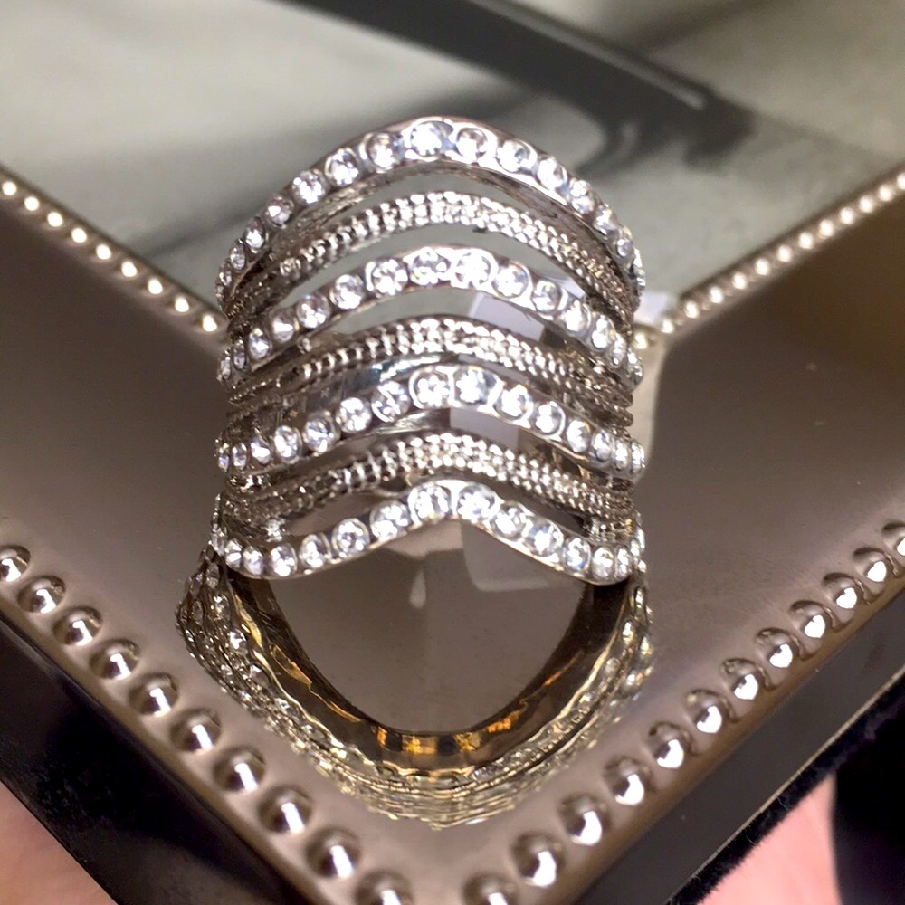 ❤️HP🎉Stunning SilvertoneRing &Simulated diamonds size 6 - Picture 3 of 6